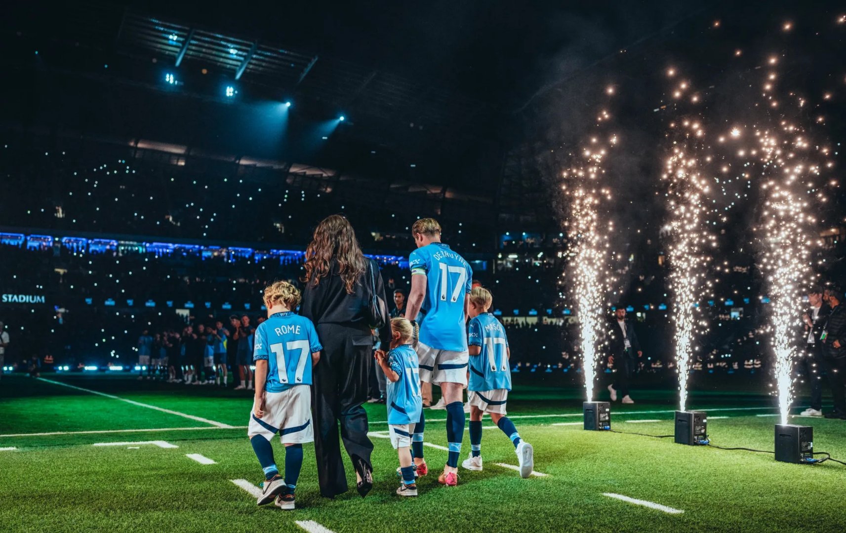 九游体育-德国队观众热烈欢呼！，穆雷迎来十赛季出色发挥热度持续攀升-九游体育