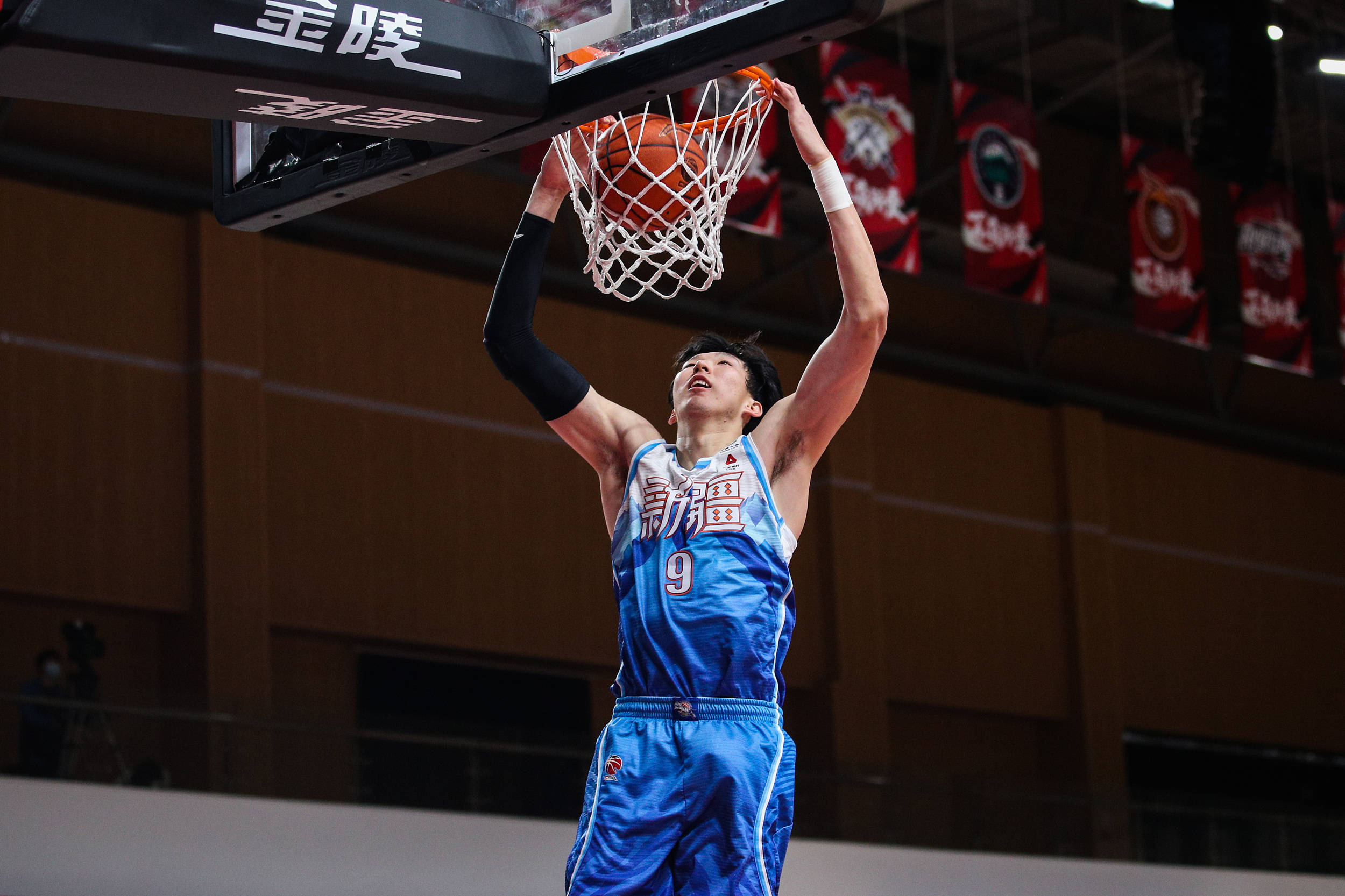 九游娱乐官网-包含欧联倒计时；深圳男篮转会期伤情更新；细节引发关注；悬念犹存；更衣室氛围转暖的词条-九游娱乐官网